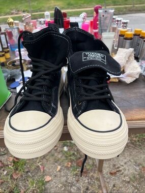 YUANBO Trend Women's Black High-Top Canvas Sneakers with Cream Platform Sole